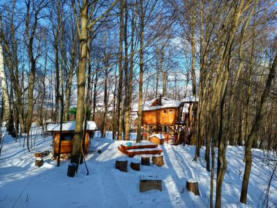 Tree houses Sněžník