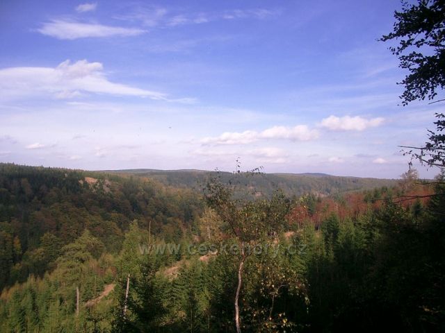 pohled od zaniklé Křímovské tratě do Bezručova údolí