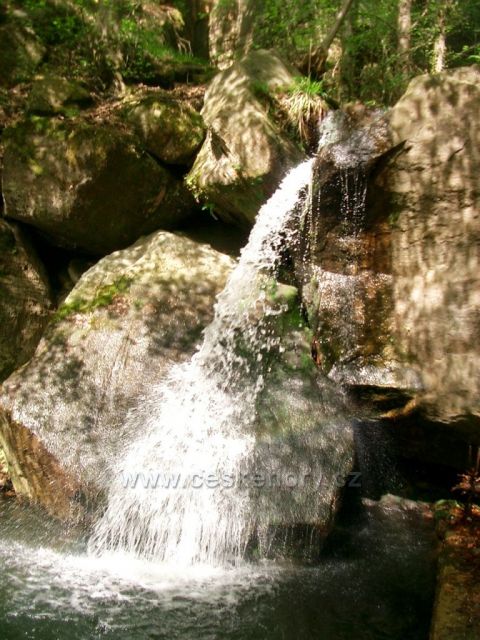 opomíjený ale krásný vodopád s jezírkem Gelobtbach u hranic