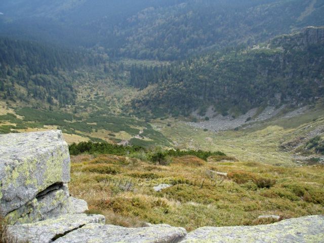Západní Krkonoše/pohled do Kotle zhora-z Harrachových kamenů