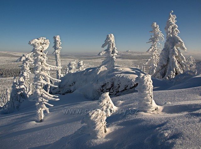 Pohled ze Sněžných věžiček na Jizeru.