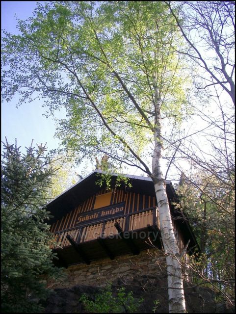 chata Sokolí hnízdo , dříve vyhlídka nad III .mlýnem