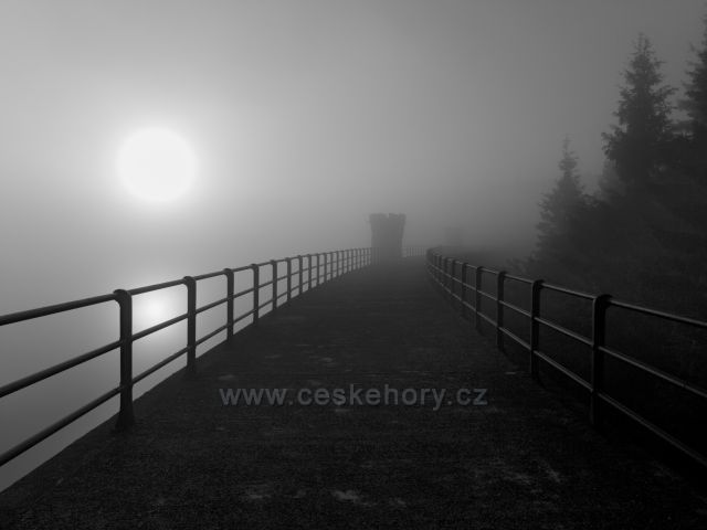 Mlhavé ráno na Černé Nise.