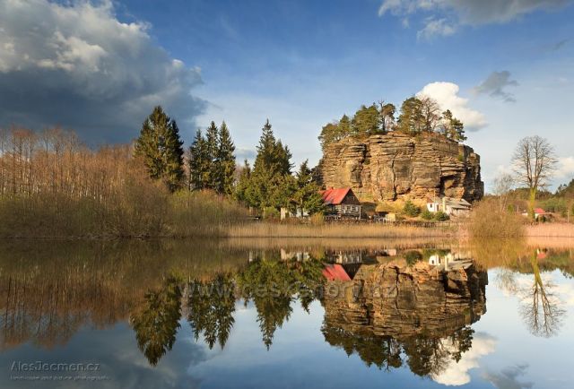 Skalní hrad ve Sloupu v Čechách