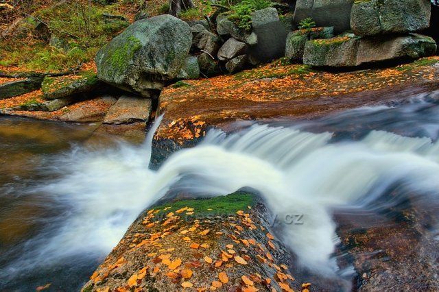 Podzimní vodopády na Černé desné.