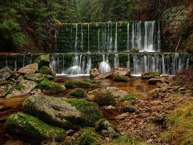 Podzimní vodopády na Bílé Desné.