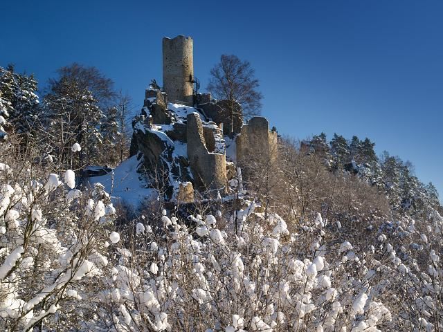 Pohádkový zimní hrad Frýdštejn.