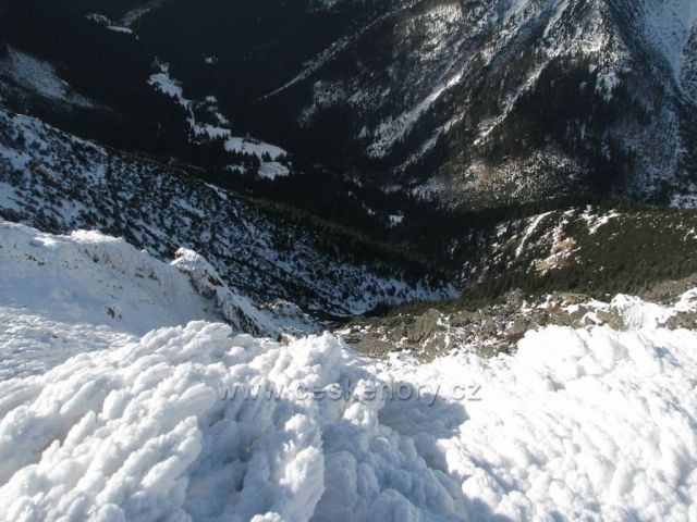 Pohled ze Sněžky do Obřího dolu.