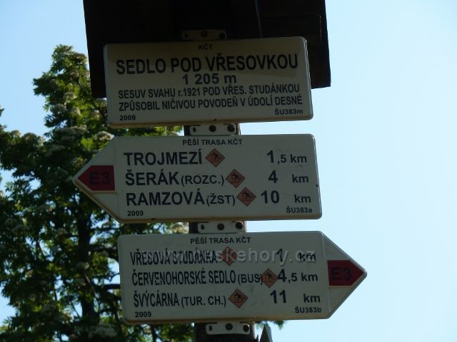 Turistický rozcestník "Sedlo Pod Vřesovkou"