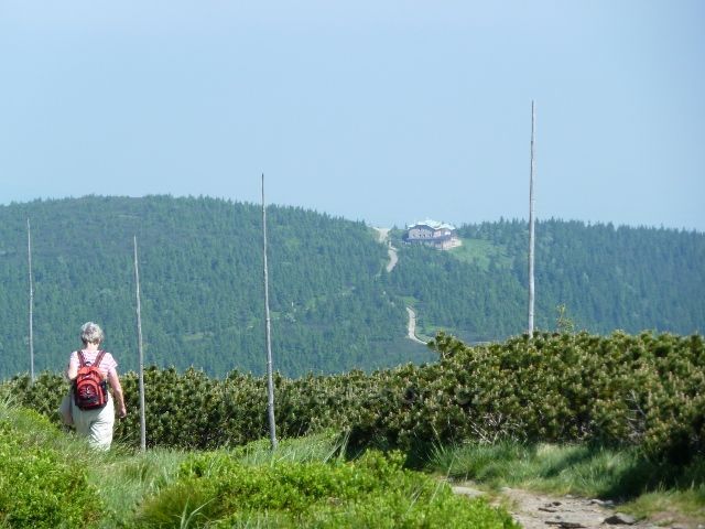 Pohled z Keprníku k chatě Jiřího na Šeráku