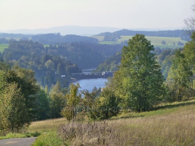 Pastviny - pohled na přehradní hráz a Malou přehradu