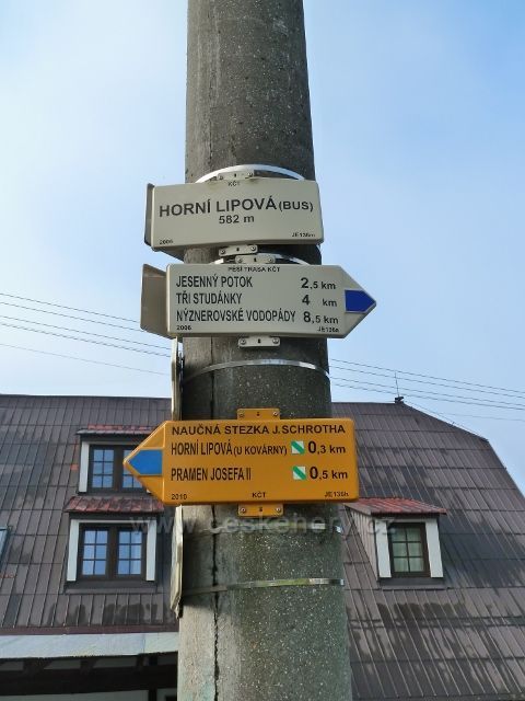 Horní Lipová - turistický rozcestník u penzionu"Pod Smrkem"