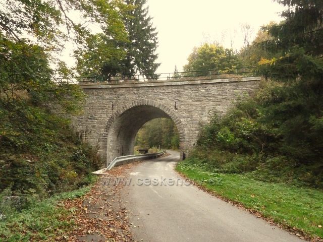 Horní Lipová - železniční most nad penzionem"Pod Smrkem"