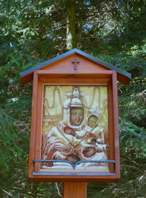 Restaurovaný obrázek Panny Marie u cesty na okraji lesa pod Jeřábem na Horní Orlici