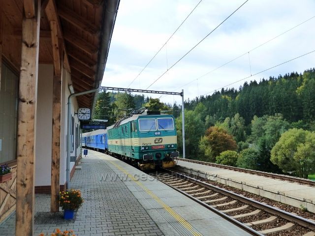 Těchonín - vlak do Mladkova na místním nádraží