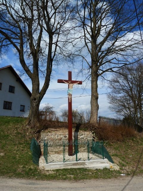 Horní Hedeč - zrestaurovaná Boží Muka u odbočky ke klášteru