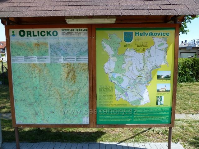 Helvíkovice - informační tabule s historií obce na návsi před Ob.úřadem
