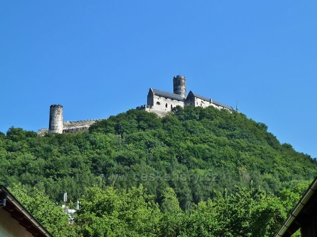 Bezděz - pohled na hrad z obce Bezděz