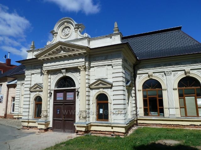 Jeseník - budova Hedvičina sálu z roku 1890