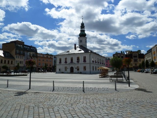 Jeseník - Masarykovo náměstí s radnicí