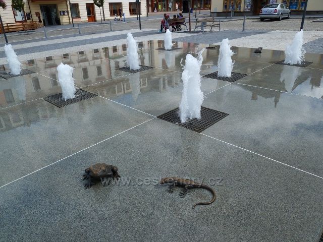Jeseník - drobné plastiky na fontáně na Masarykově náměstí
