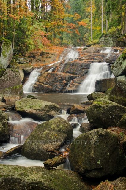 vodopády Černá Desná v podzimních barvách