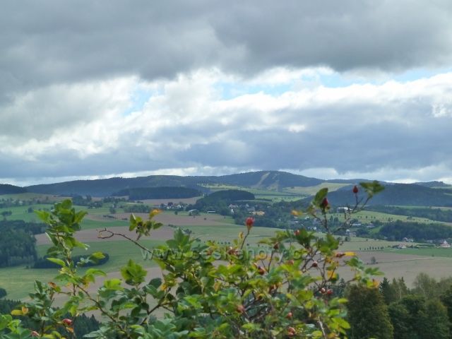 Sobkovice - pohled z Frantova kopce k Bukové hoře