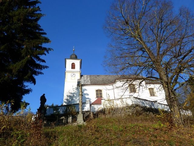 Hanušovice - barokní kostel Sv.Mikuláše nad Údolní ulicí