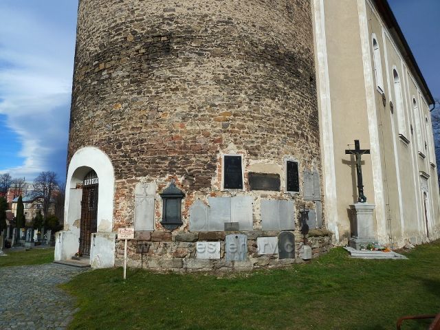 Žulová - historické náhrobní desky na věži kostely Sv.Josefa