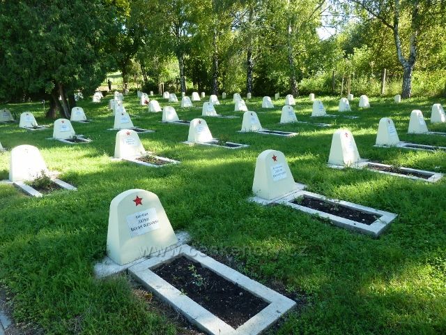 Hustopeče - hřbitov vojáků Rudé armády padlých na Jižní Moravě ve 2. světové válce