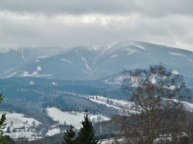 Lázně Jeseník - pohled od Priessnitzova sanatoria do údolí Javořického potoka pod chatou Jiřího na Šeráku