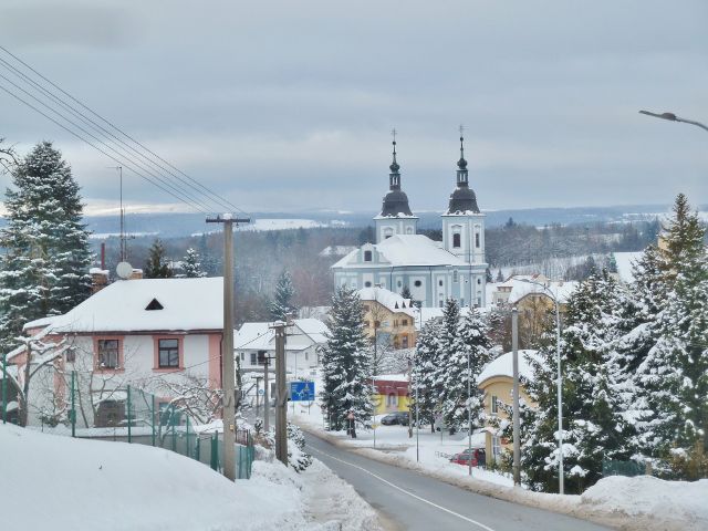 Žamberk -pohled z Klostermanovy ulice k baroknímu kostelu sv.Václava