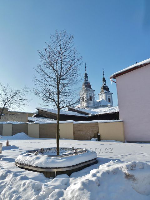 Žamberk - pohled z pěší zony ke kostelu sv.Václava