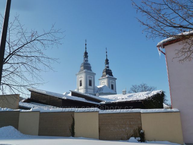 Žamberk - pohled na 72 metrů vysoké věže kostela sv.Václava