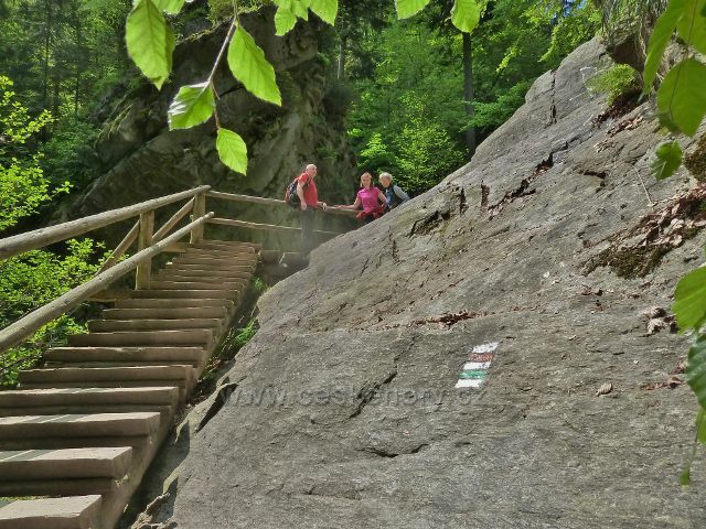 Rešovské vodopády - schody k vyhlídkovému místu nad velkým vodopádem