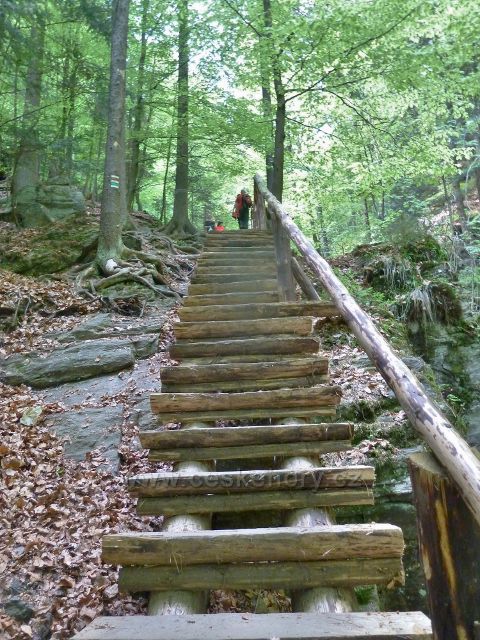 Rešovské vodopády - schody nad malým vodopádem