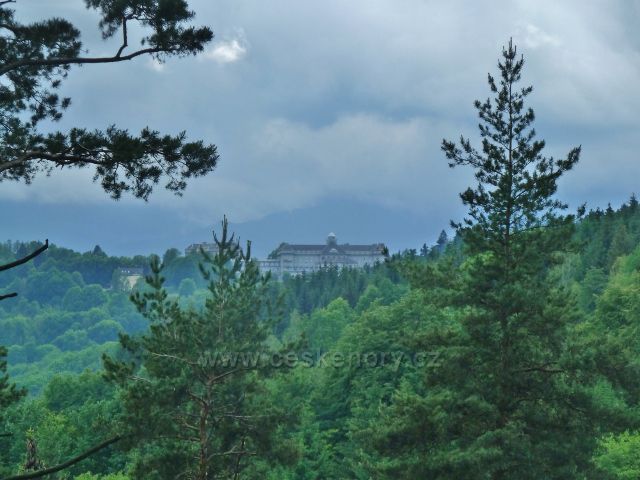 Lázně Jeseník - pohled z úbočí vrchu Krajník na Priessnitzovo sanatorium