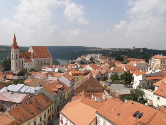 Pohled z Radniční věže ke Znojemské přehradě-Znojmo
