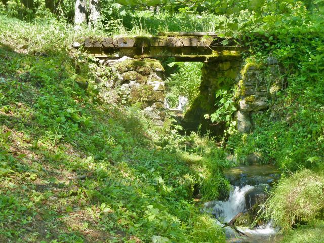 Velké Vrbno - mostek přes Vrbenský potok v horní části obce