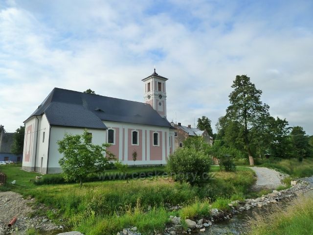 Kobylá nad Vidnávkou - kostel sv.Jáchyma na břehu říčky Vidnávky
