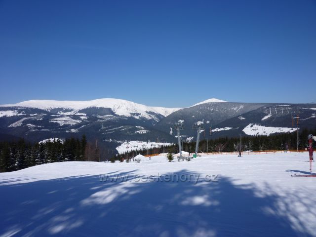 Sněžka a Studniční hora ze sjezdovky Javor