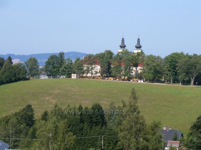 Dolní Hedeč - pohled z úbočí Valu na klášter na Mariánském kopci(769 m.n.m.)