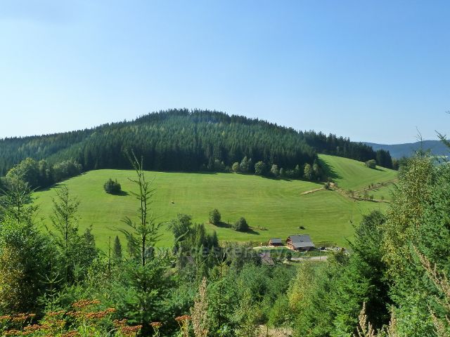 Horní Orlice - pohled z úbočí Lískovce na vrch Kamenáč (729 m.n.m.)