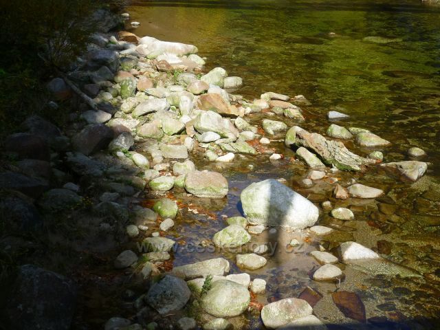 Slunečný podzim na řece-3pindlerův Mlýn