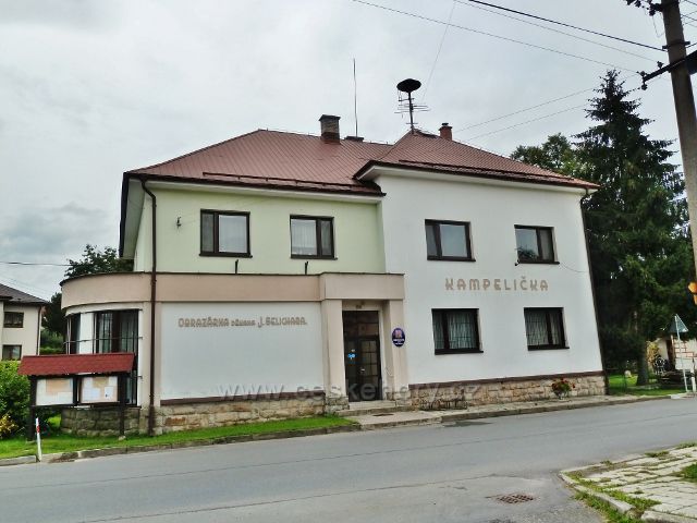 Rybná nad Zdobnicí - budova Obecního úřadu a sídlo obrazárny děkana J.Selichara