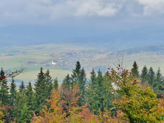 Vysoký Potok - pohled na Malou Moravu od silničky do Vysokého Potoka