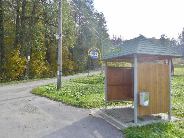 Vysoký Potok - konečná zastávka autobusu v horní části obce