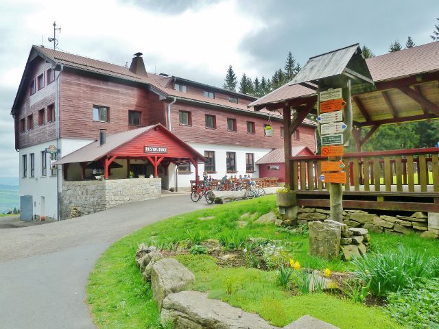 Podlesí - turistický rozcestník"Severomoravská chata, 850 m.n.m."