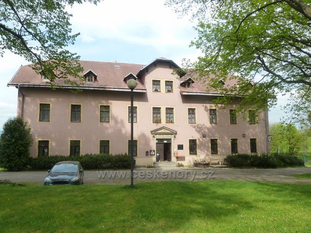 Dolní Hedeč - Poutní Dům v areálu kláštera na Hedeči