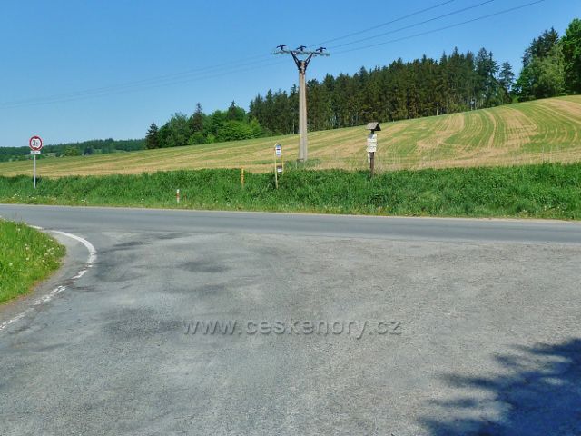 Nový Malín - turistický rozcestník "Hraběšický potok(bus), 370 m.n.m."